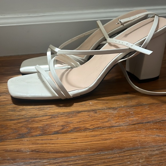 Barely worn beige SHEIN heels - Picture 3 of 3